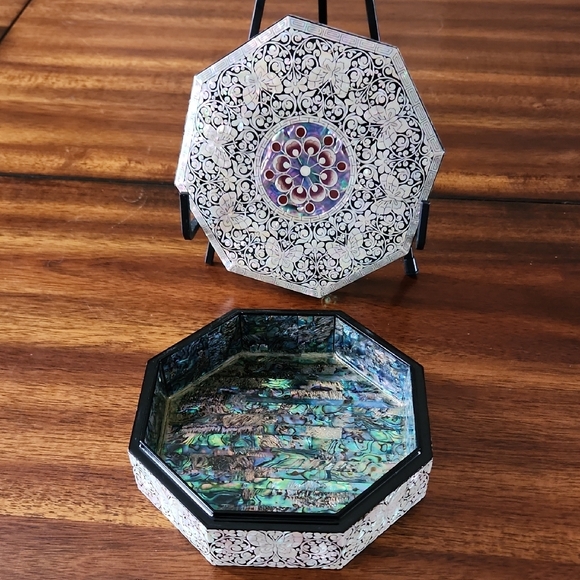 Octagonal Laquered Trinket Jewelry Box with Intricate Design Abalon Inlay